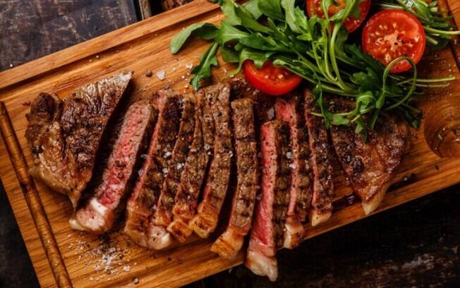 Steak de patinho grelhado com manteiga de ervas