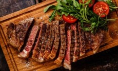Steak de patinho grelhado com manteiga de ervas