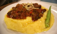 Picadinho com Polenta